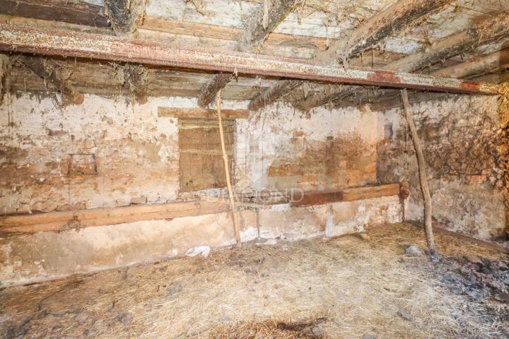 Kamene kuće za renovaciju blizu centra Vodnjana