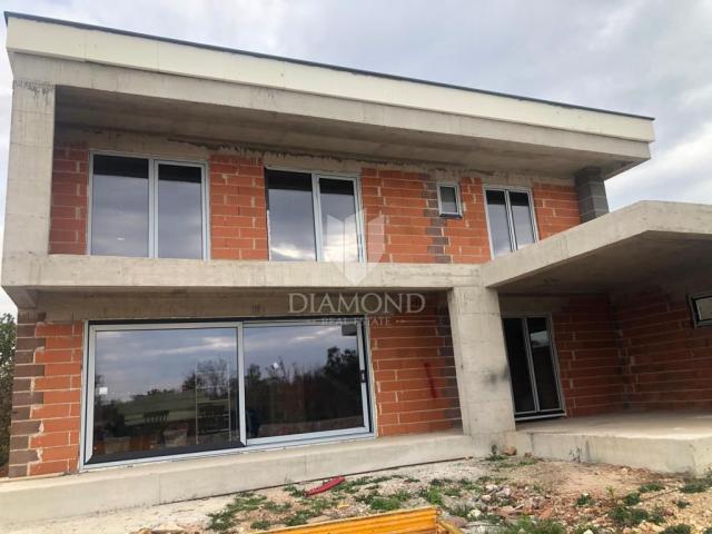 KUĆA U IZGRADNJI, OKOLICA LABINA