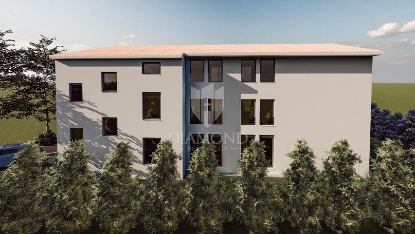 Atraktivno zemljište s građevinskom dozvolom u Banjolama – blizina mora i centra