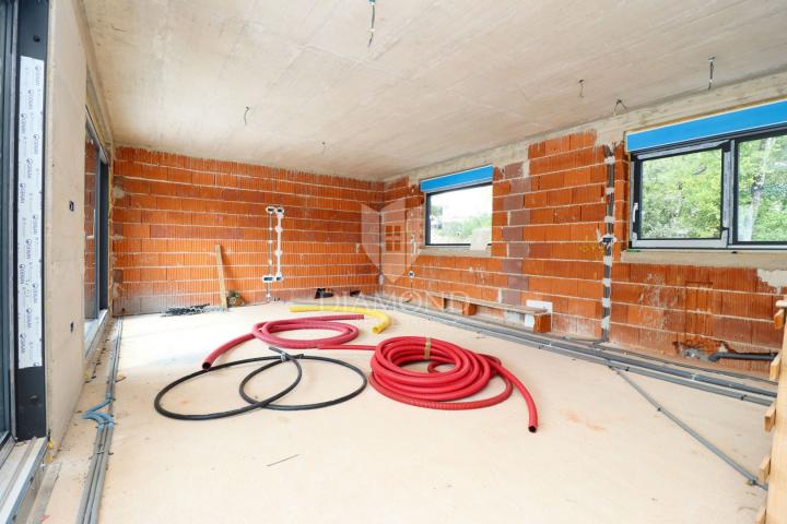 Poreč, surroundings, modern villa with swimming pool in nature