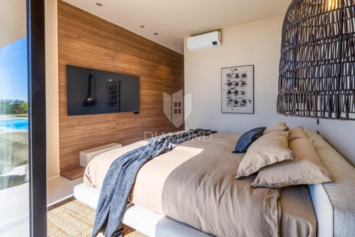 Poreč, Exclusive smart home villa with pool