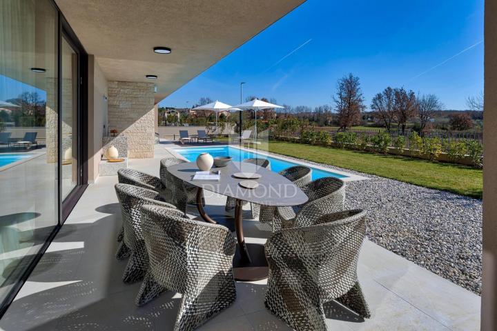 Poreč, Exclusive smart home villa with pool