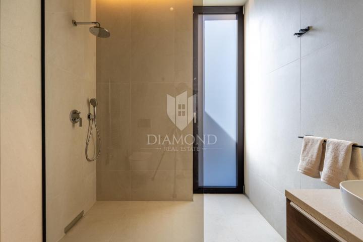 Poreč, Exklusive Smart-Home-Villa mit Pool