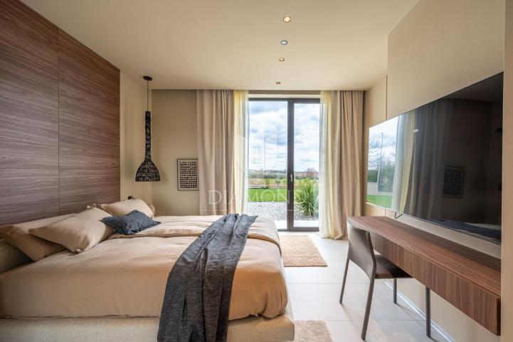 Poreč, smart home vila s panoramskim pogledom na more