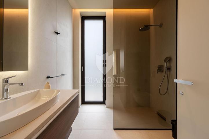 Poreč, smart home vila s panoramskim pogledom na more