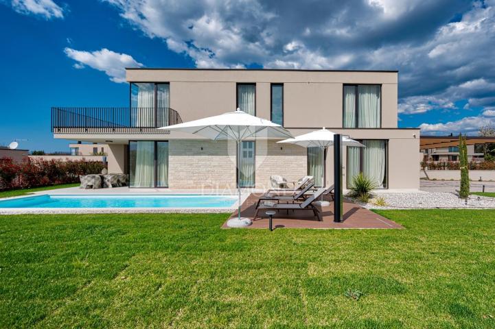 Poreč, smart home vila s panoramskim pogledom na more