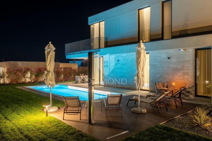 Poreč, smart home vila s panoramskim pogledom na more