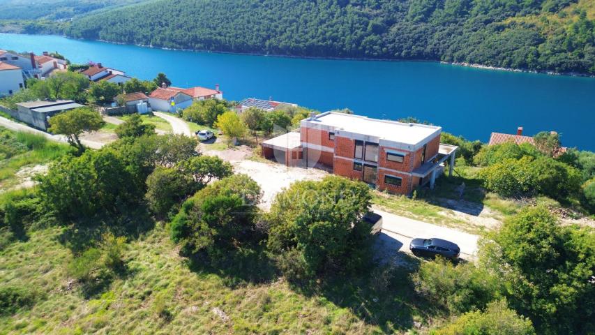 RABAC, OKOLICA, 80 M OD MORA, OČARAVAJUĆA ROH BAU VILLA