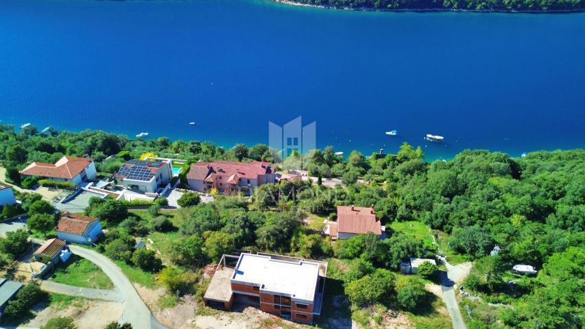RABAC, OKOLICA, 80 M OD MORA, OČARAVAJUĆA ROH BAU VILLA