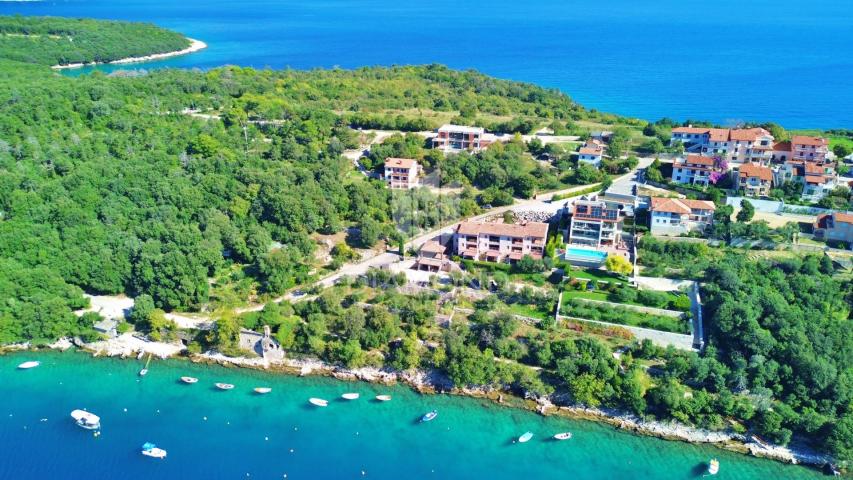 RABAC, OKOLICA, 80 M OD MORA, OČARAVAJUĆA ROH BAU VILLA