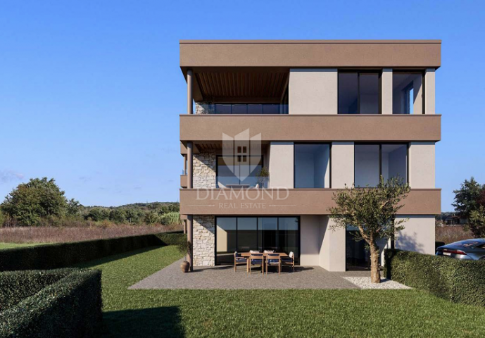 Poreč – stan 99 m² s 3 spavaće sobe i terasom