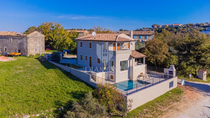 Buje! Predivna vila s bazenom i otvorenim pogledom!