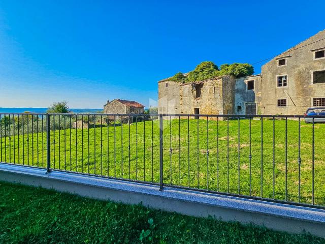 Buje! Predivna vila s bazenom i otvorenim pogledom!