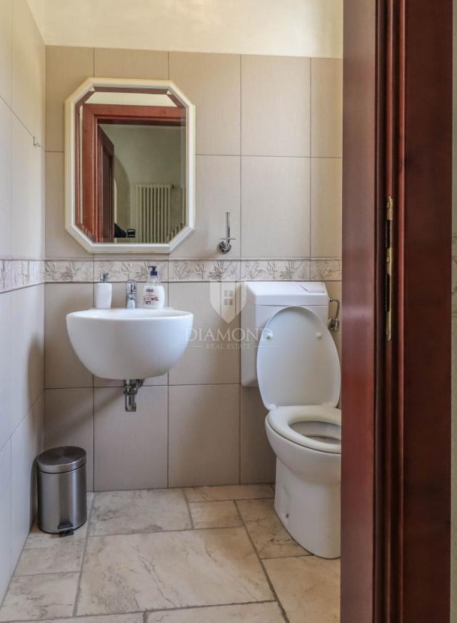 Istra, Umag- prekasna samostojeća kuća na traženoj lokaciji!