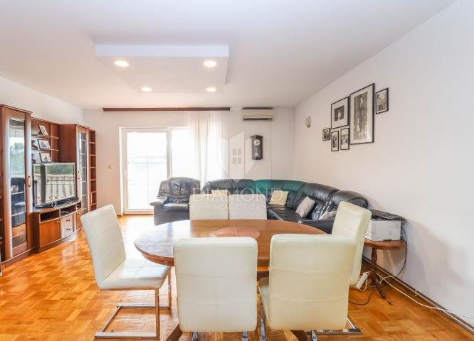 Pula, Veli Vrh – Geräumiges Haus mit mehreren Wohneinheiten, Garage und schönem Garten!