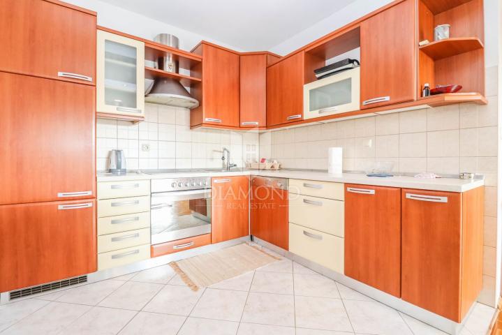 Pula, Veli Vrh – Geräumiges Haus mit mehreren Wohneinheiten, Garage und schönem Garten!