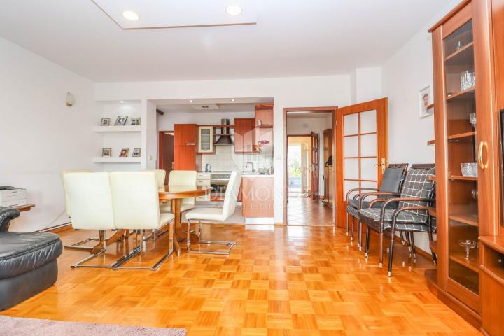 Pula, Veli Vrh – Geräumiges Haus mit mehreren Wohneinheiten, Garage und schönem Garten!