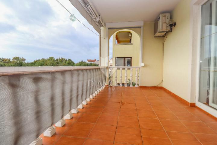 Pula, Veli Vrh – Geräumiges Haus mit mehreren Wohneinheiten, Garage und schönem Garten!