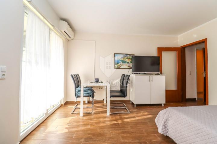 Pula, Veli Vrh – Geräumiges Haus mit mehreren Wohneinheiten, Garage und schönem Garten!