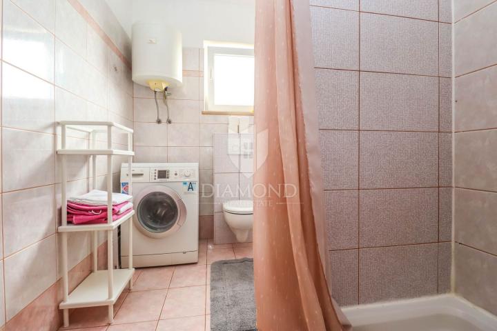 Pula, Veli Vrh – Geräumiges Haus mit mehreren Wohneinheiten, Garage und schönem Garten!