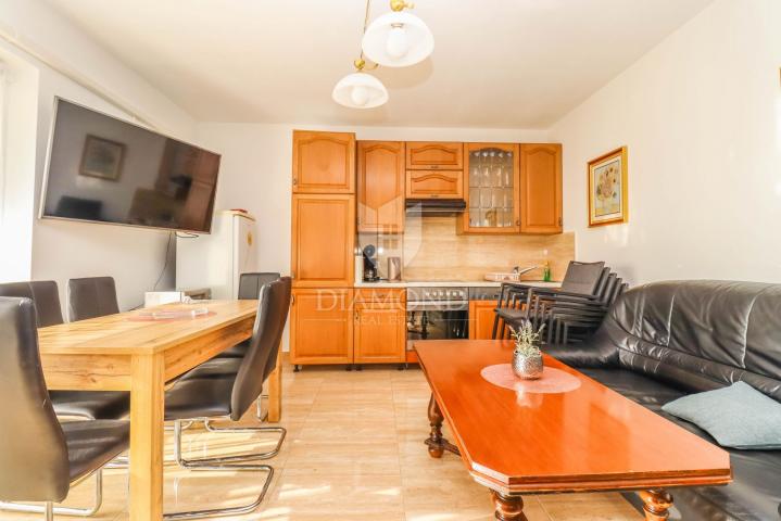 Pula, Veli Vrh – Geräumiges Haus mit mehreren Wohneinheiten, Garage und schönem Garten!
