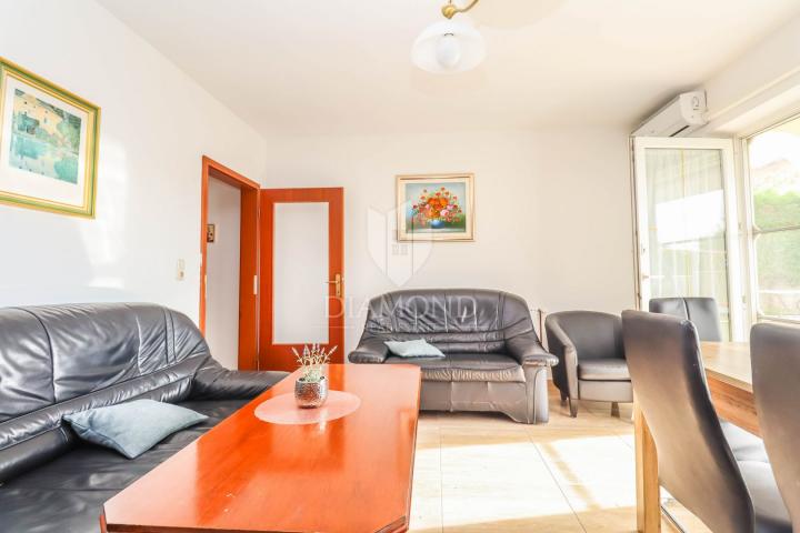 Pula, Veli Vrh – Geräumiges Haus mit mehreren Wohneinheiten, Garage und schönem Garten!