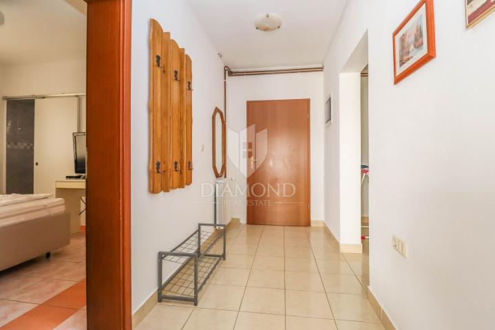 Pula, Veli Vrh – Geräumiges Haus mit mehreren Wohneinheiten, Garage und schönem Garten!