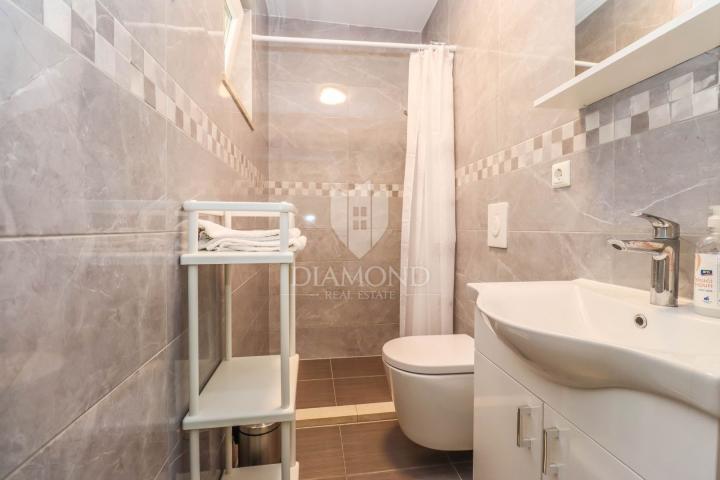Pula, Veli Vrh – Geräumiges Haus mit mehreren Wohneinheiten, Garage und schönem Garten!