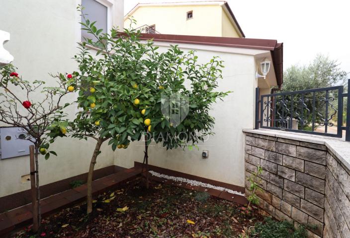 Pula, Veli Vrh – Geräumiges Haus mit mehreren Wohneinheiten, Garage und schönem Garten!