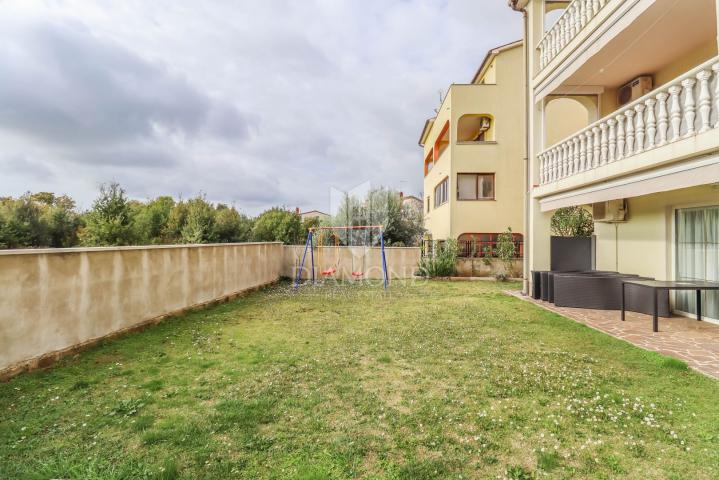 Pula, Veli Vrh – Geräumiges Haus mit mehreren Wohneinheiten, Garage und schönem Garten!