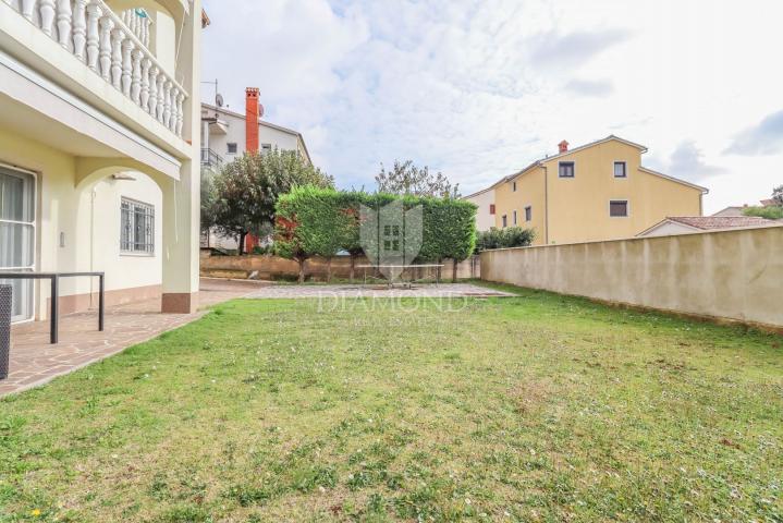 Pula, Veli Vrh – Geräumiges Haus mit mehreren Wohneinheiten, Garage und schönem Garten!