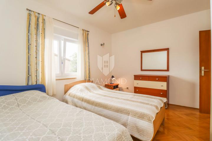 Pula, Veli Vrh, Haus mit Pool, Garage und Terrasse