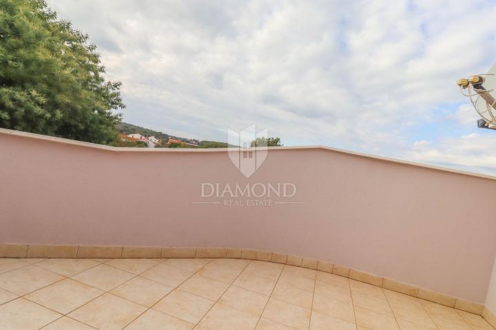 Pula, Veli Vrh, Haus mit Pool, Garage und Terrasse