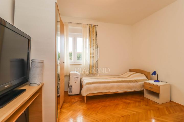 Pula, Veli Vrh, Haus mit Pool, Garage und Terrasse
