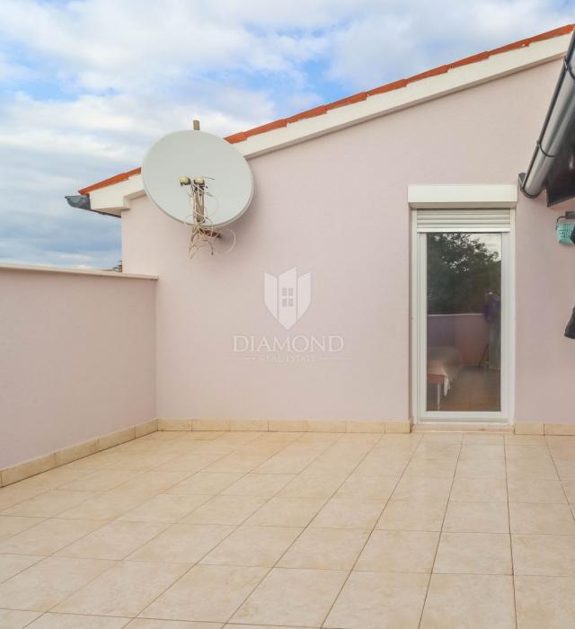 Pula, Veli Vrh, Haus mit Pool, Garage und Terrasse