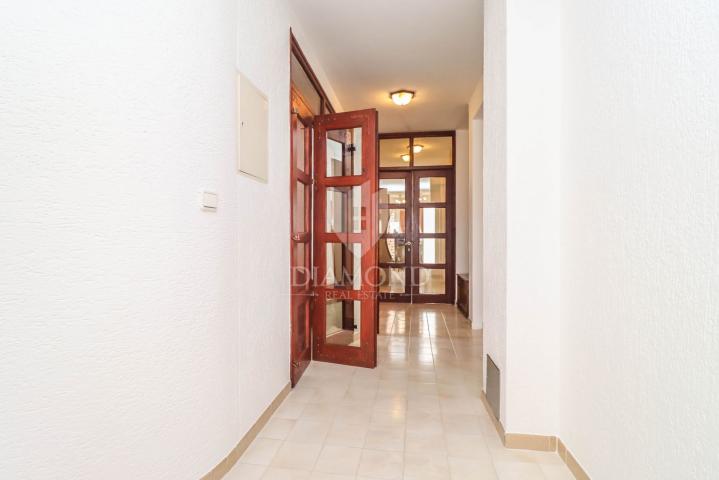 Pula, Veli Vrh, Haus mit Pool, Garage und Terrasse