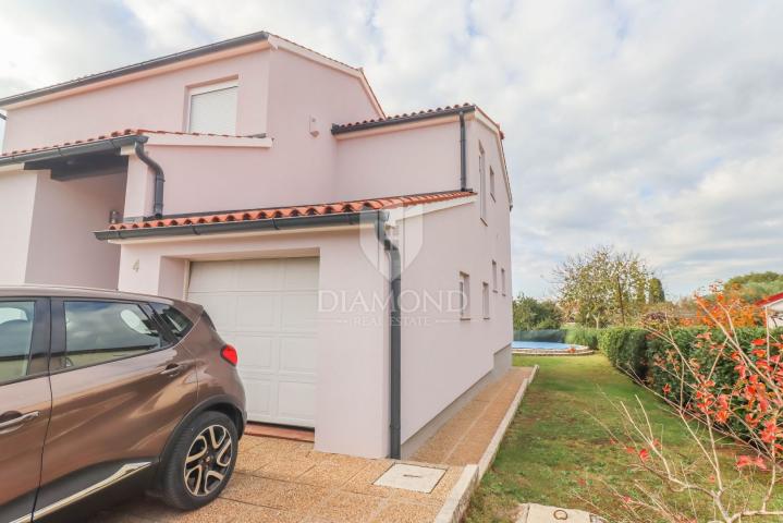 Pula, Veli Vrh, Haus mit Pool, Garage und Terrasse
