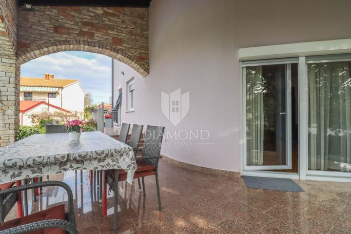 Pula, Veli Vrh, Haus mit Pool, Garage und Terrasse