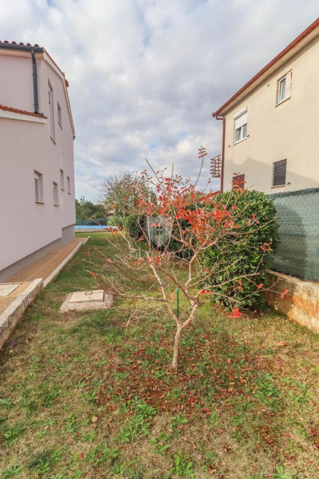 Pula, Veli Vrh, Haus mit Pool, Garage und Terrasse