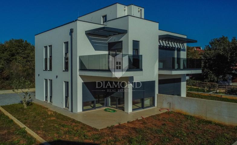 Novigrad, okolica, nova kuća 400 metara do mora!