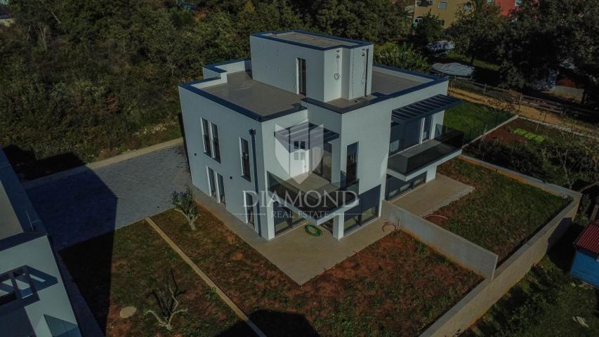 Novigrad, okolica, nova kuća 400 metara do mora!