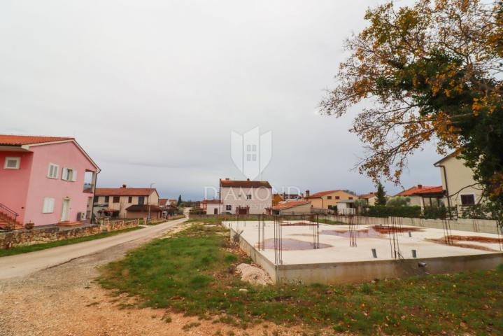 Bale, nadomak centra, građevinsko zemljište s dozvolom i projektom