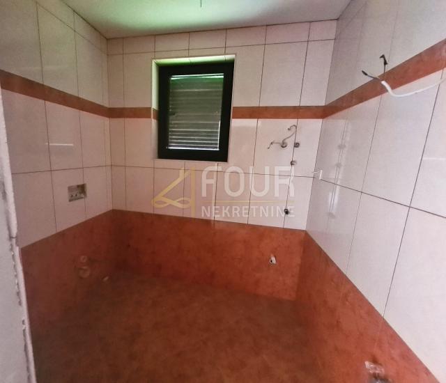 Otok Krk, Dobrinj - okolica, kuća s 2 stana, 112.98m2