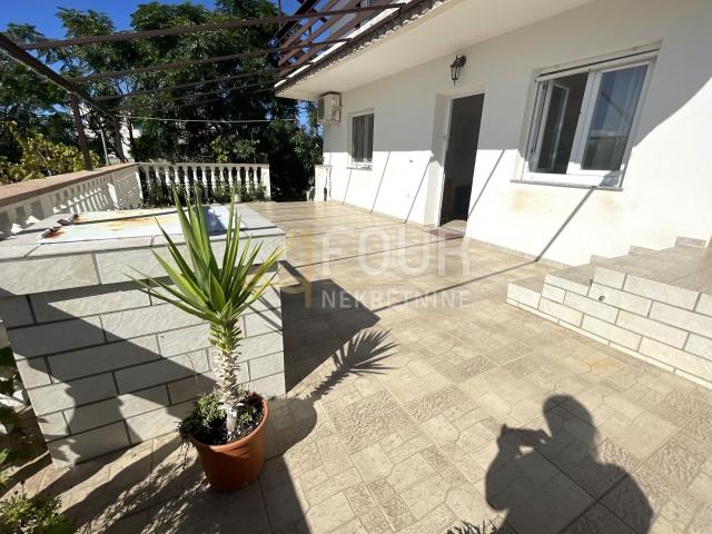 Otok Vir, samostojeća kuća na velikom zemljištu površine 2.732m2