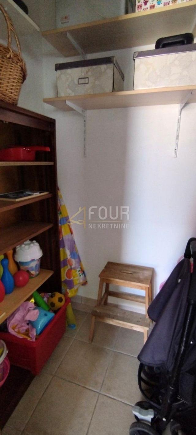 Korčula, Lumbarda, kuća s dva stana 180m od mora!