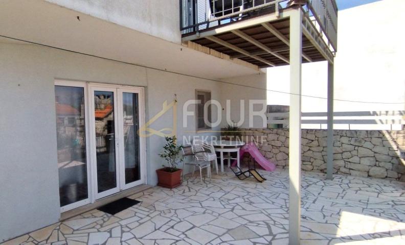 Korčula, Lumbarda, kuća s dva stana 180m od mora!