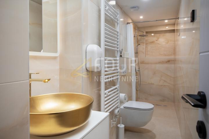 Istra, Pula - centar, 67.65m2, etaža - 2s+db, terasa, blizina Arene!