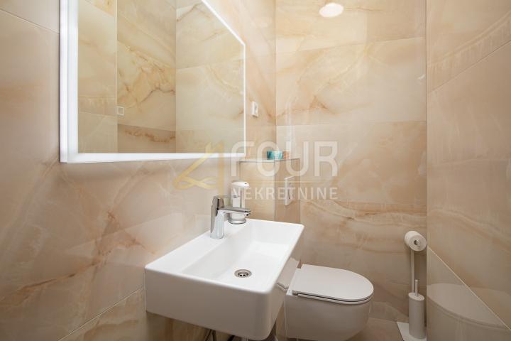 Istra, Pula - centar, 67.65m2, etaža - 2s+db, terasa, blizina Arene!