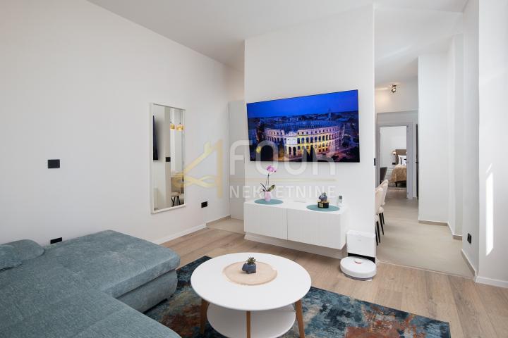 Istra, Pula - centar, 67.65m2, etaža - 2s+db, terasa, blizina Arene!