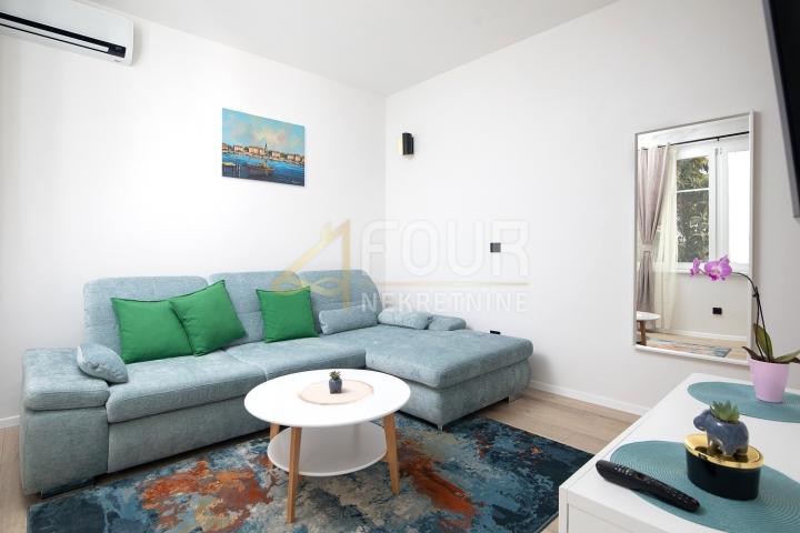 Istra, Pula - centar, 67.65m2, etaža - 2s+db, terasa, blizina Arene!